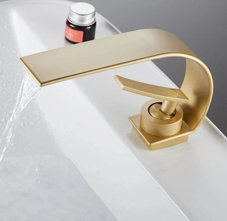 Akira Faucet The deco nook