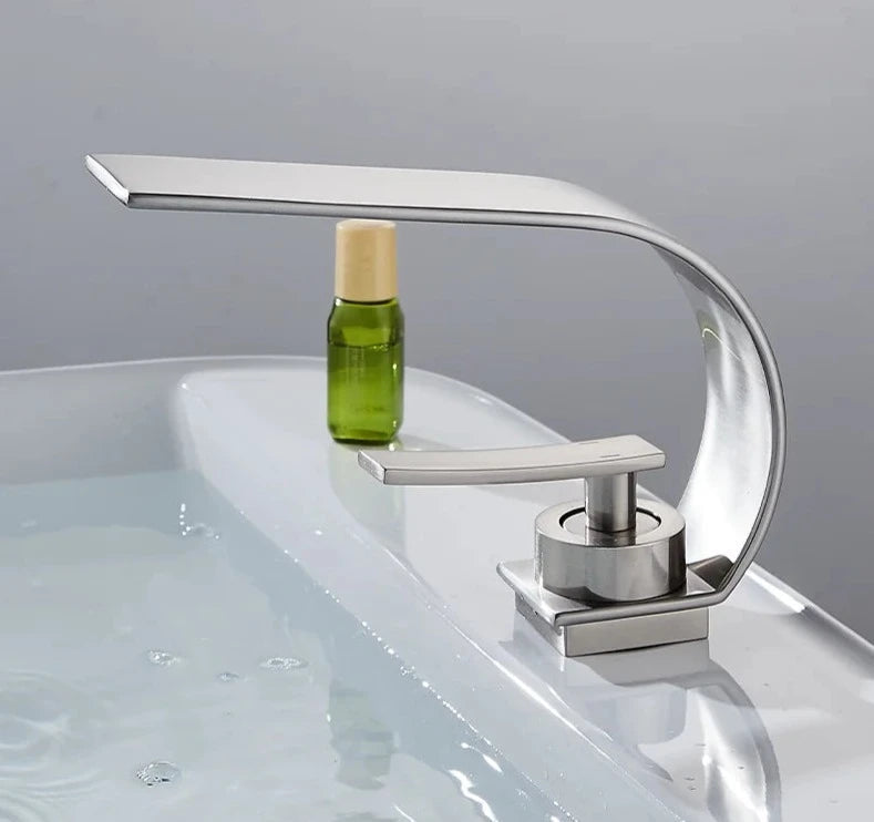 Akira Faucet The deco nook